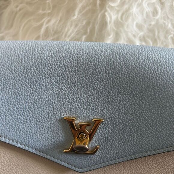 Louis Vuitton
Mylockme Chain Pochette - Picture 4 of 7